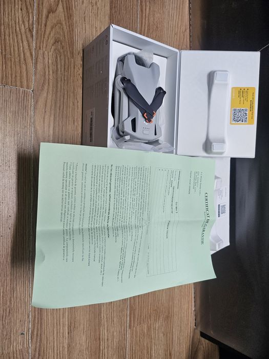 Vand Drona Dji Mini 3 noua cu garanție Dji Care