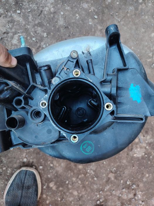 Продам впускной коллектор Ауди 2.4