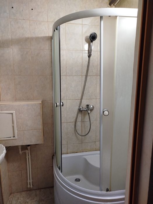 Apartament o camere de închiriat