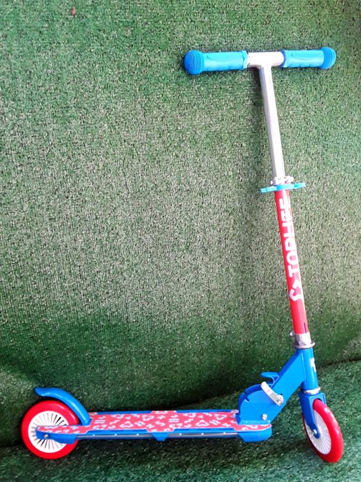 Trotineta pliabila din Aluminiu cu LEDURI NOUĂ  - 99 Lei