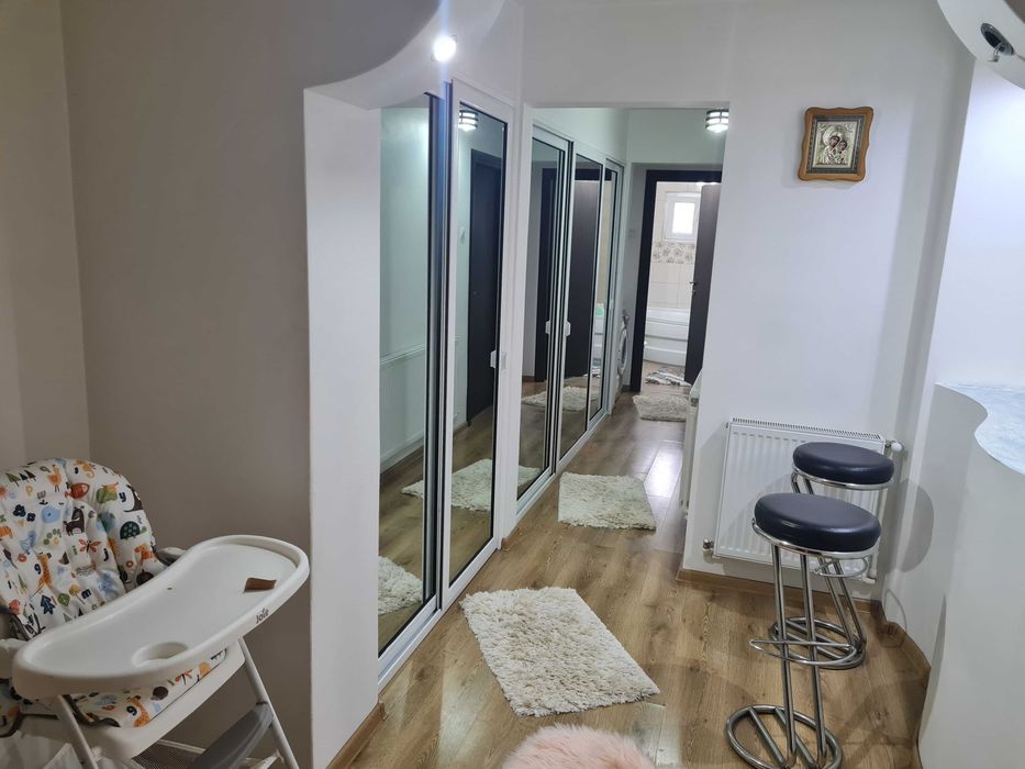 Vand apartament 3 camere decomandat