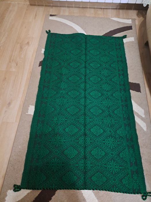 Чисто нови ръчно бродирани карета и ковьори