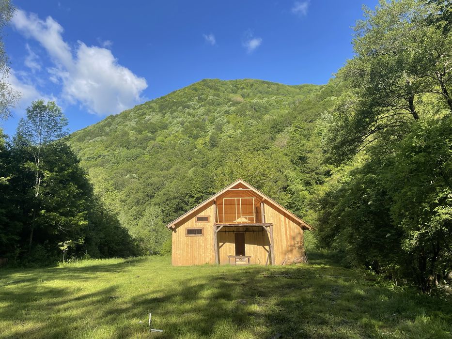 Proprietate pe malul Cernei, in cel mai spectaculos parc national