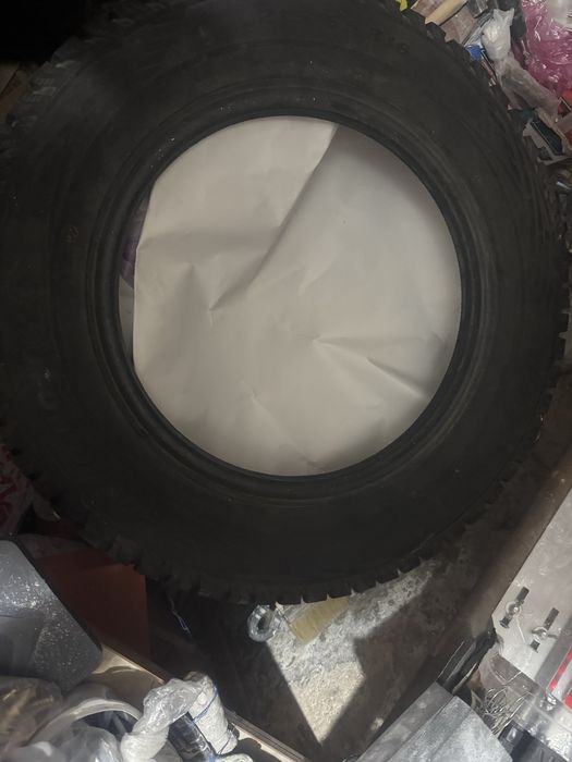 Зимние шины отличные шипованные,