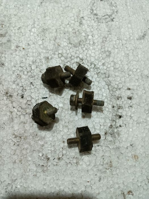 Крепежи за Мерцедес 124