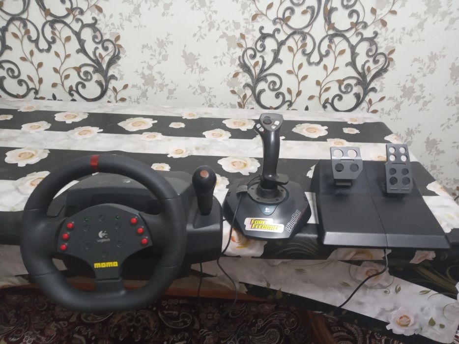 Игровая приставка. Автомобильный тренажёр