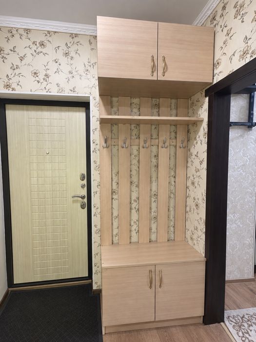 Продам Шкаф с крючками в прихожую