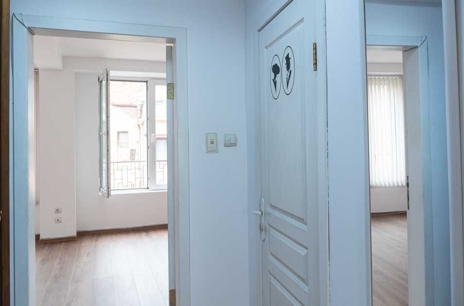 Дава се под наем Офис в Бургас, Център - 65 кв.м за 350 € - Снимка #7