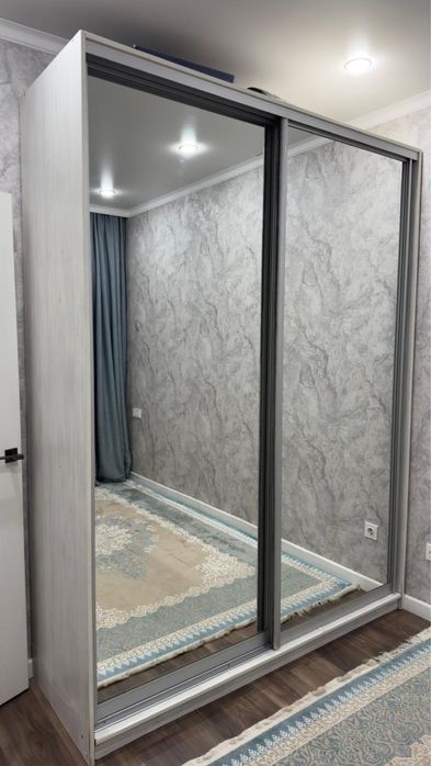 Продам шкаф купе с зеркалом