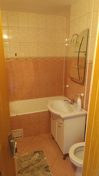 Închiriez apartament 2 camere   300 euro fix