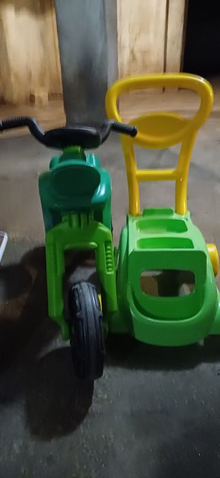 Vând trotineta fata