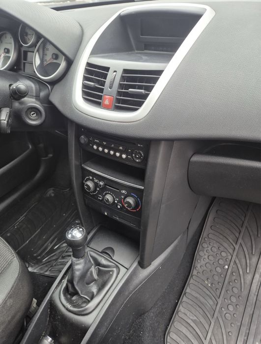 Peugeot 207-an 2011-preț Fix 1300 Euro!!
