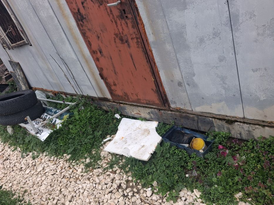 Продавам форгон с две стай