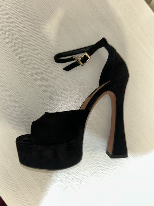 Чёрные туфли на каблуке