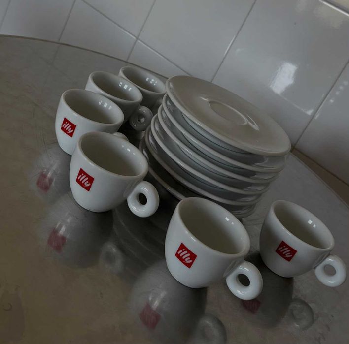 Set 6 cești espresso illy + farfurioare – logo roșu, porțelan