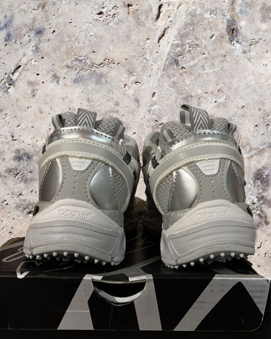 OFF WHITE - Be Right Back