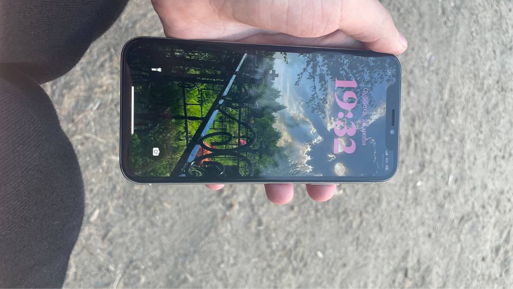 продам айфон x 256