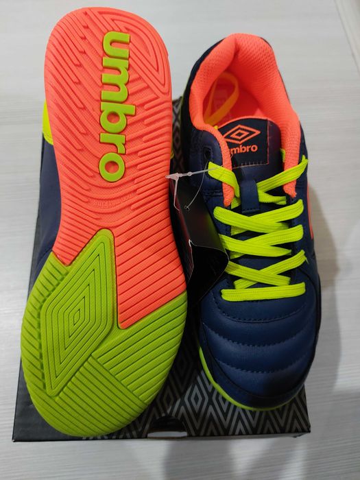 Детски футболни обувки umbro 35