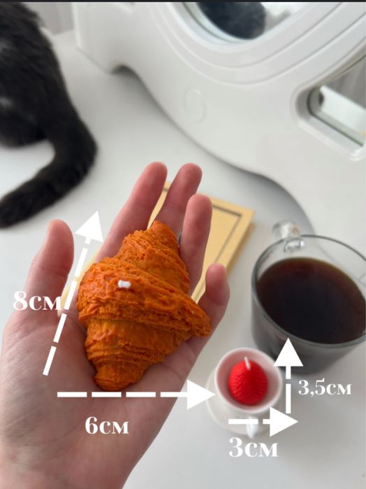 Круассан с клубникой. Свечи