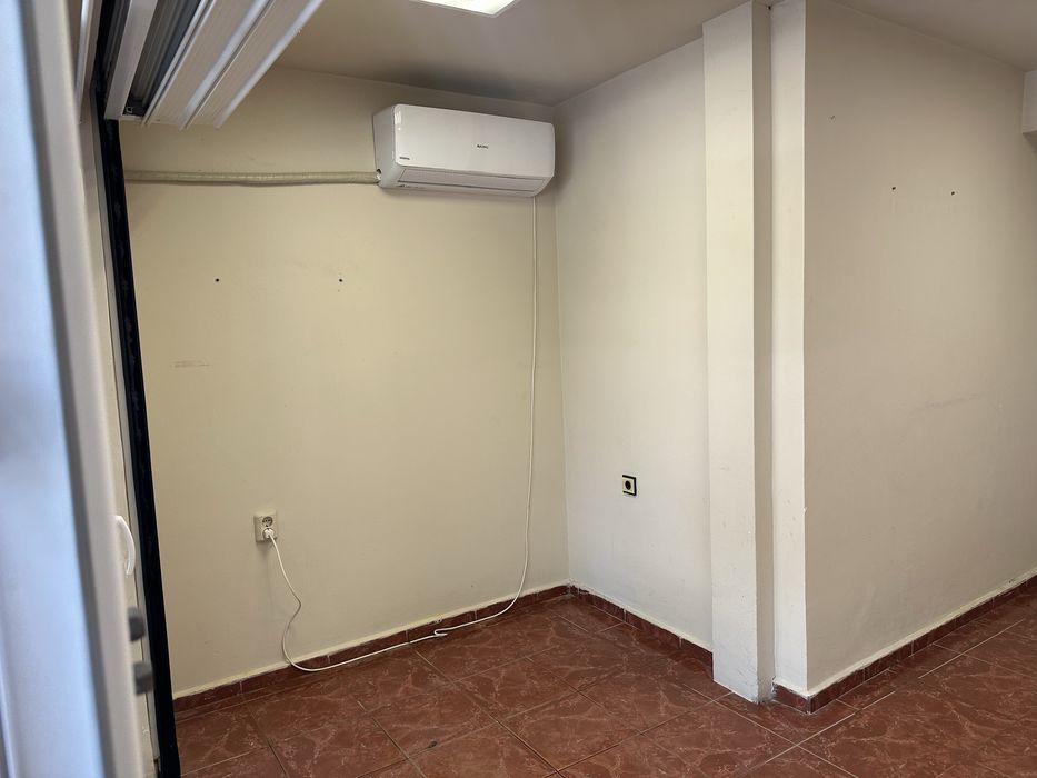 Дава се под наем Магазин в Варна, Гранд Мол Варна - 15 кв.м за 204 € - Снимка #2