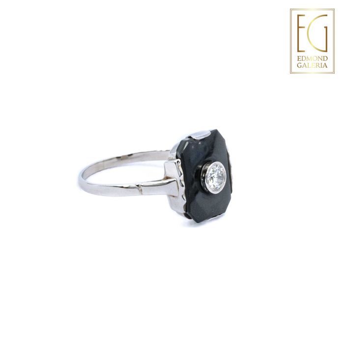 Inel Art Deco din aur alb și platină, decorat cu onix și diamant