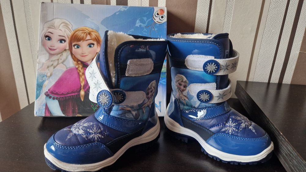 Топли ботушки с Елза