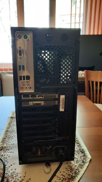 Продавам настолен мощен компюр