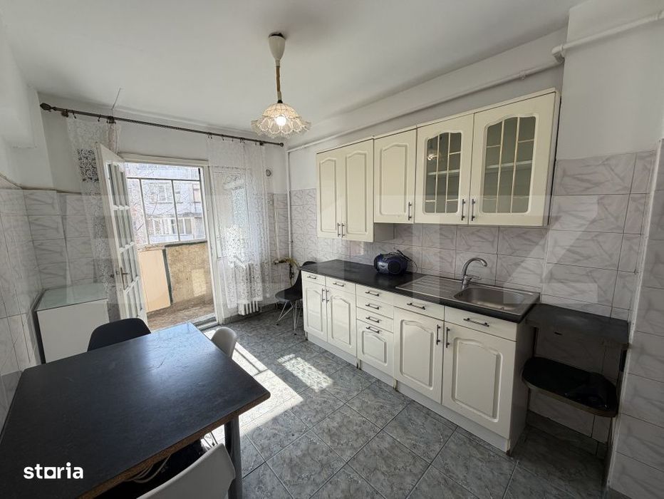 Apartament 3 camere decomandat, zona Zambilelor