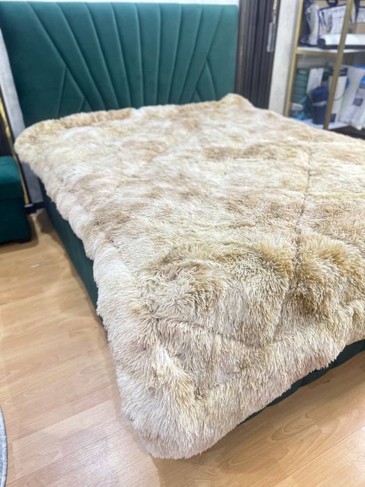 Лохматое одеяло в разных расцветках