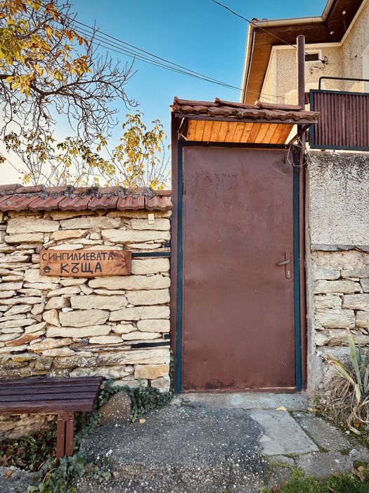 Дава се под наем Къща в с. Леденик, Област Велико Търново - 80 кв.м за 35.7 € - Снимка #1