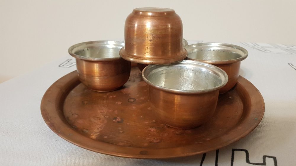 Антикварный сервиз для напитков.