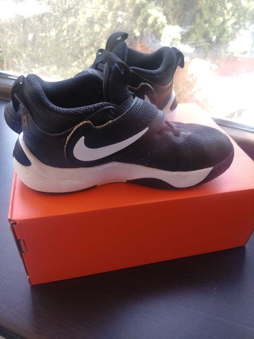 Баскетболни обувки  Nike Team Hustle с кожа