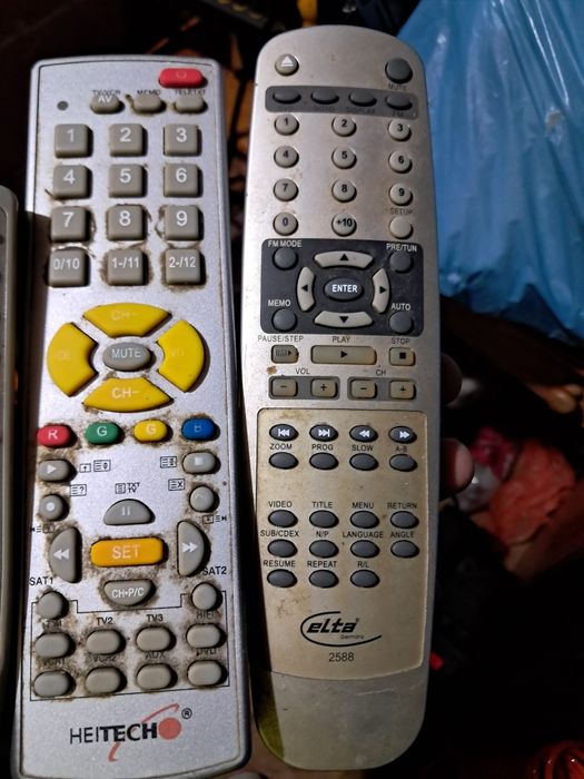 Продавам лот от различни дистанционни управления за телевизори, DVD и
