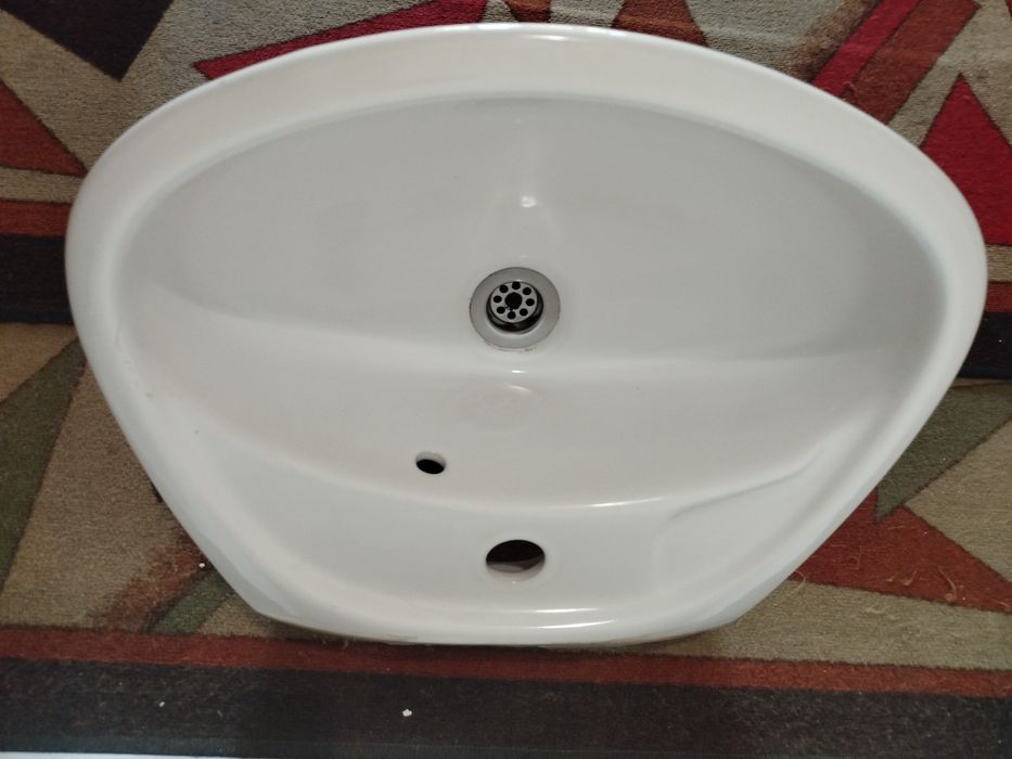Продавам мивка керамична
