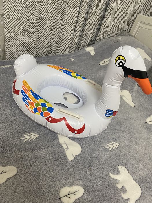 Надувной круг для плавания