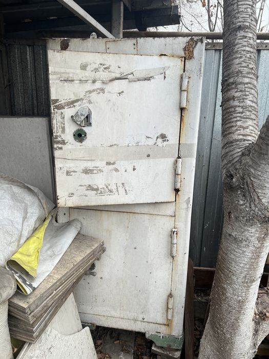 Сейф металический