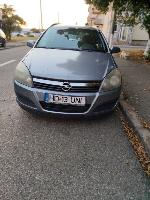 Vând Opel Astra break.