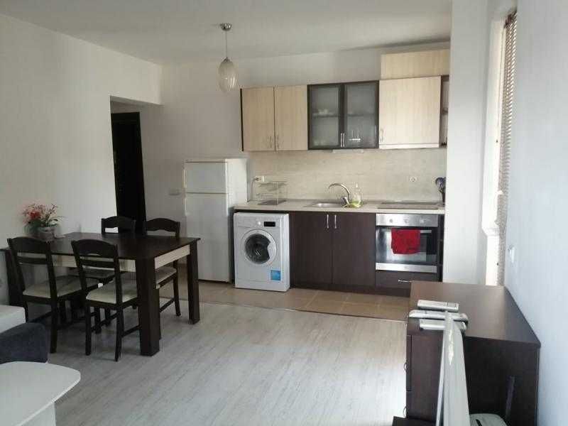 Тристаен апартамент в Лазур