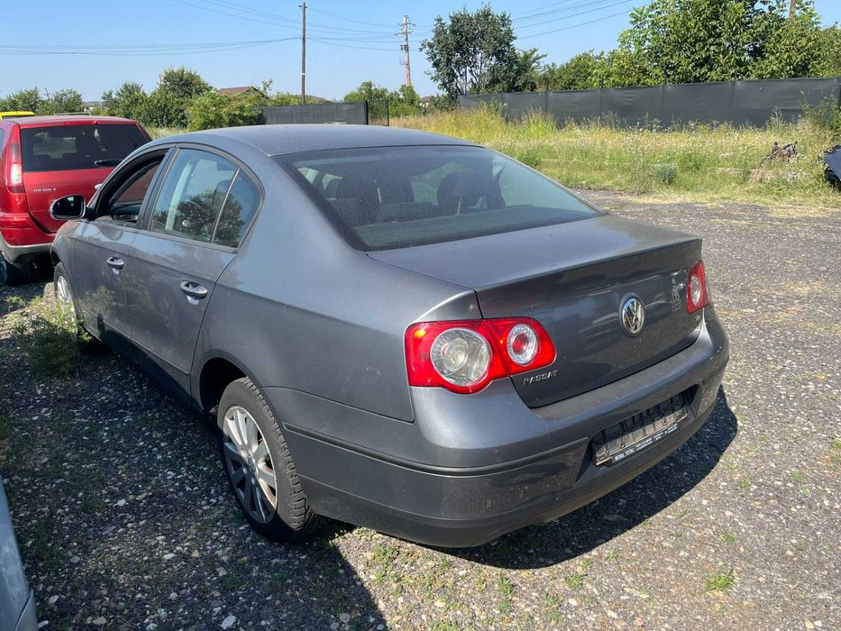 Dezmembrez VW Volkswagen B6  1,9 TDI cod BXE berlina gri inchis 2007