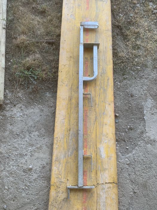 Set suporturi metalice zincate pentru constructii si cofraje