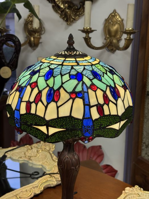Lampa deosebita stil tiffany cu picior din metal