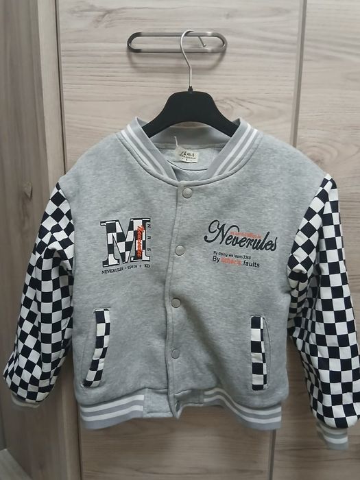 Отдам верхнюю одежду для девочки