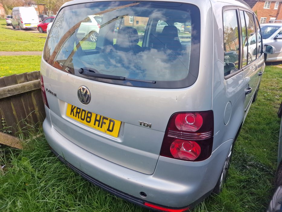 Dezmembrez Volkswagen Touran 1.6mpi fsi 1.9tdi 2.0tdi