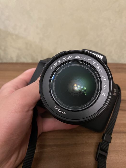 Фотоаппарат Canon EOS 2000D