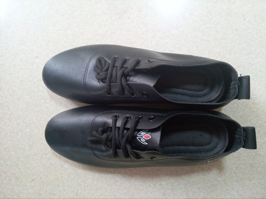 Кроссовки из эко кожи