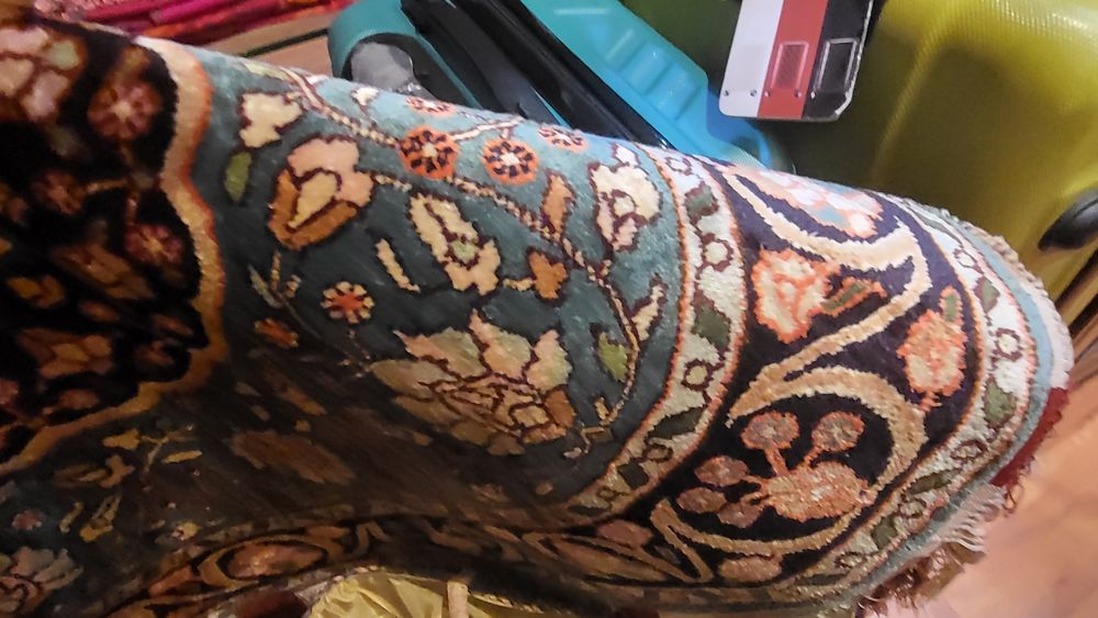 Нов,ръчно тъкан килим от естествена коприна,донесен от Индонезия ,Бали