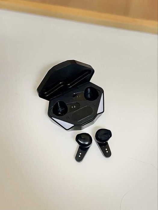 TWS Безжични Стерео Слушалки с LED дисплей