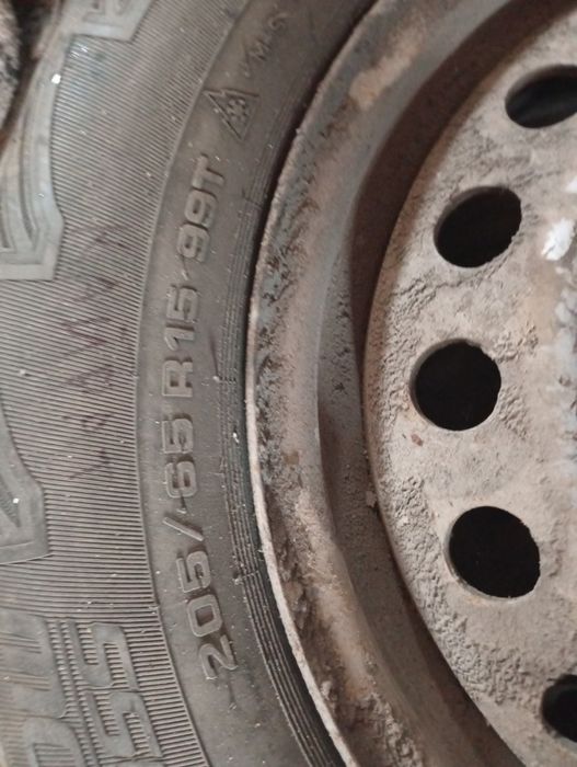 Продам диски с шинами 2 штуки . Стояли на т. 4 бусике.