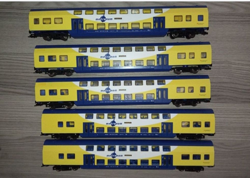 Piko vagoane de călători etajate metronom scara H0 

Preț pe bucata 29