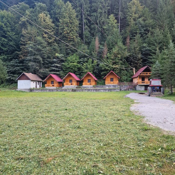 De vânzare teren cu păstrăvărie si căsuțe